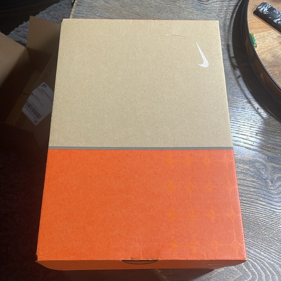 Brand New with box Air Zoom Generation LeBron mens size 9.5 and women’s size 11 - Picture 11 of 17